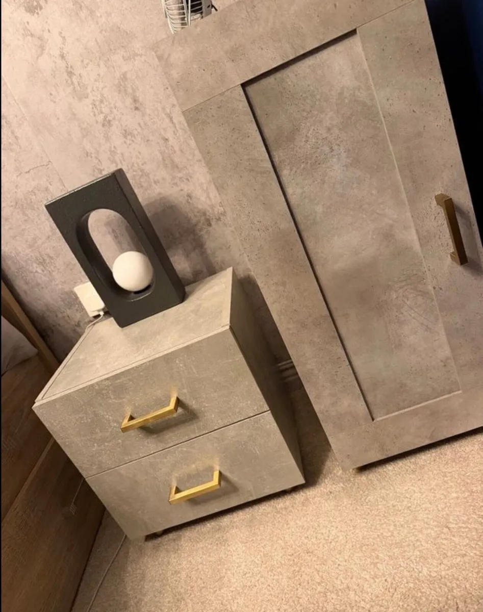 Furniture Set - Image 1