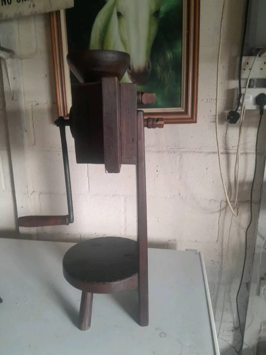 Vintage wooden grinding machine - Image 2