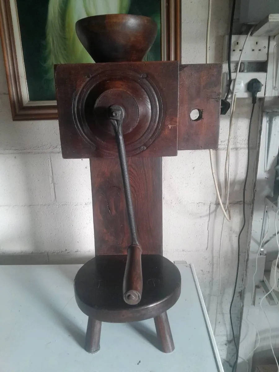 Vintage wooden grinding machine - Image 1