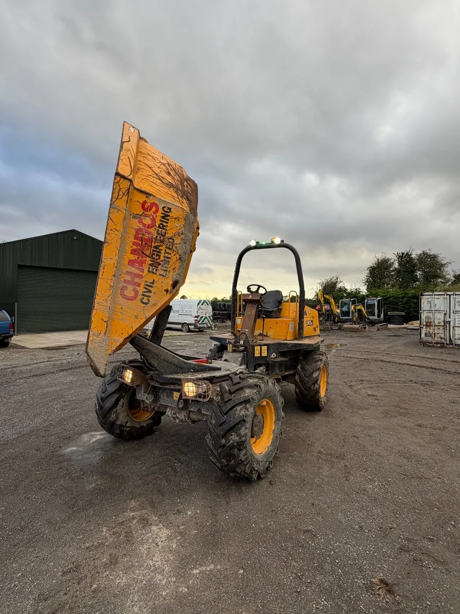 2015 JCB 6tonne swivel dumper - Image 2