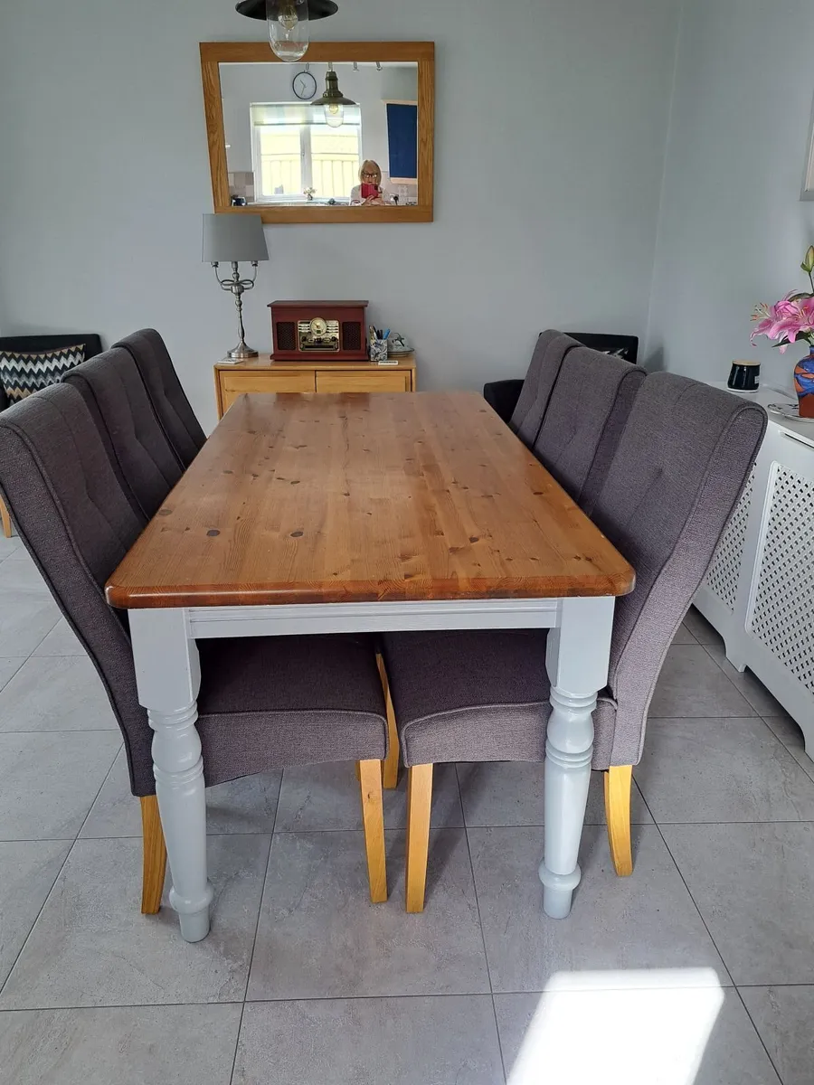 Dining table & 6 upholstered chairs - Image 1