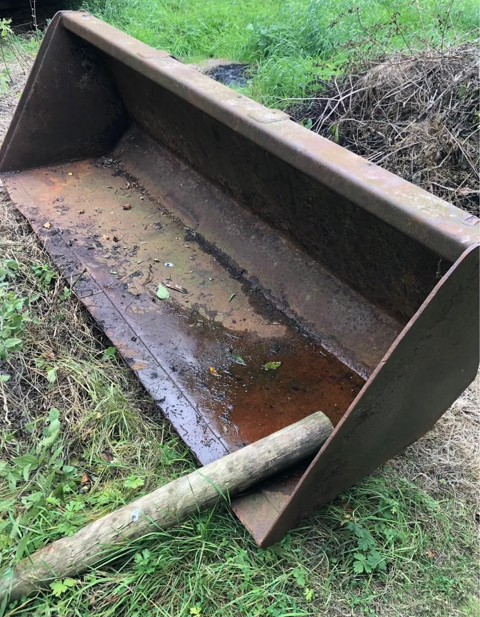 8ft manitou loading bucket - Image 1