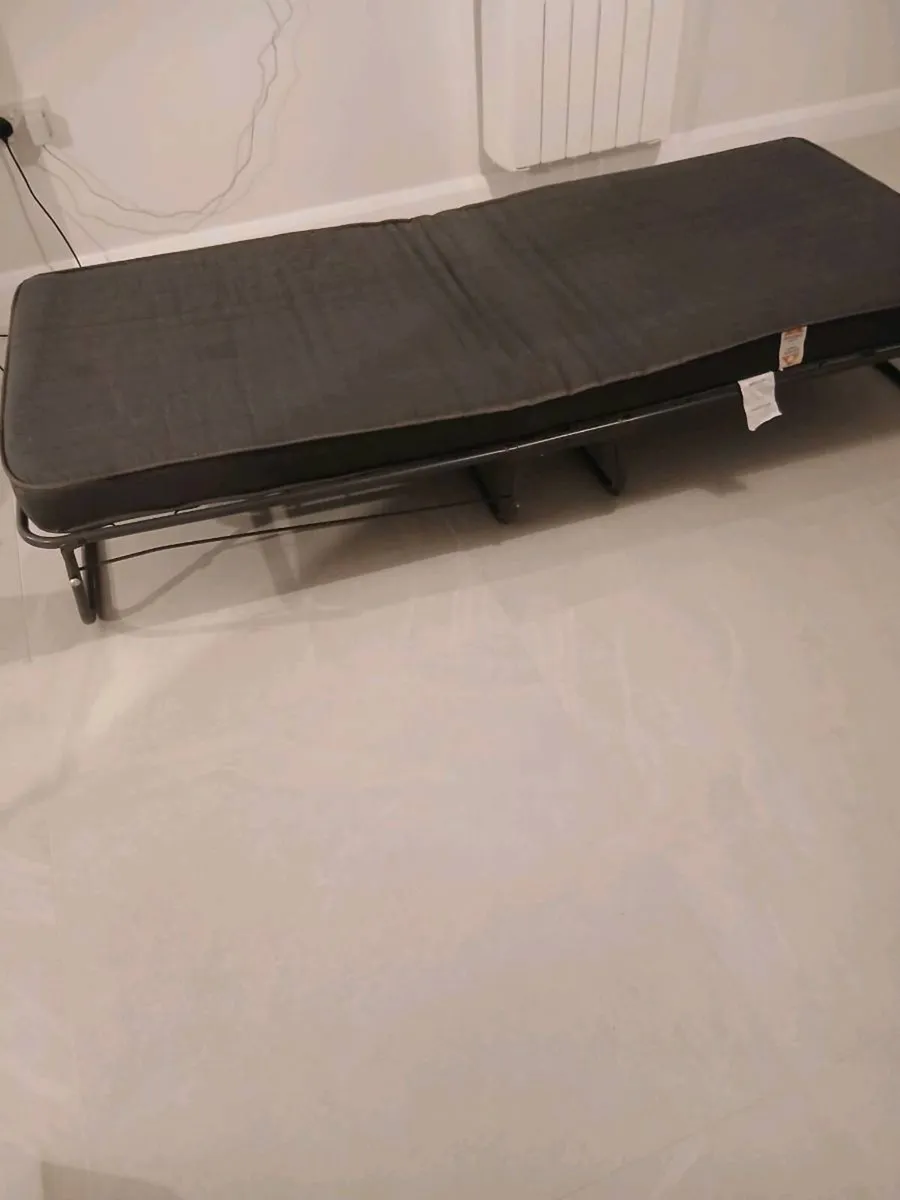 Fold up bed - Image 1