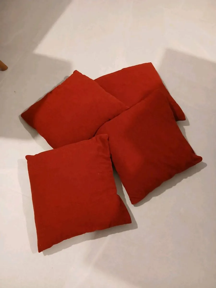 Cushions and cushion covers - Image 1