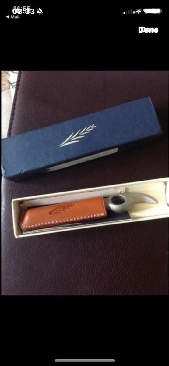 Corkscrew & Bottle Opener in Leather Case - Image 4