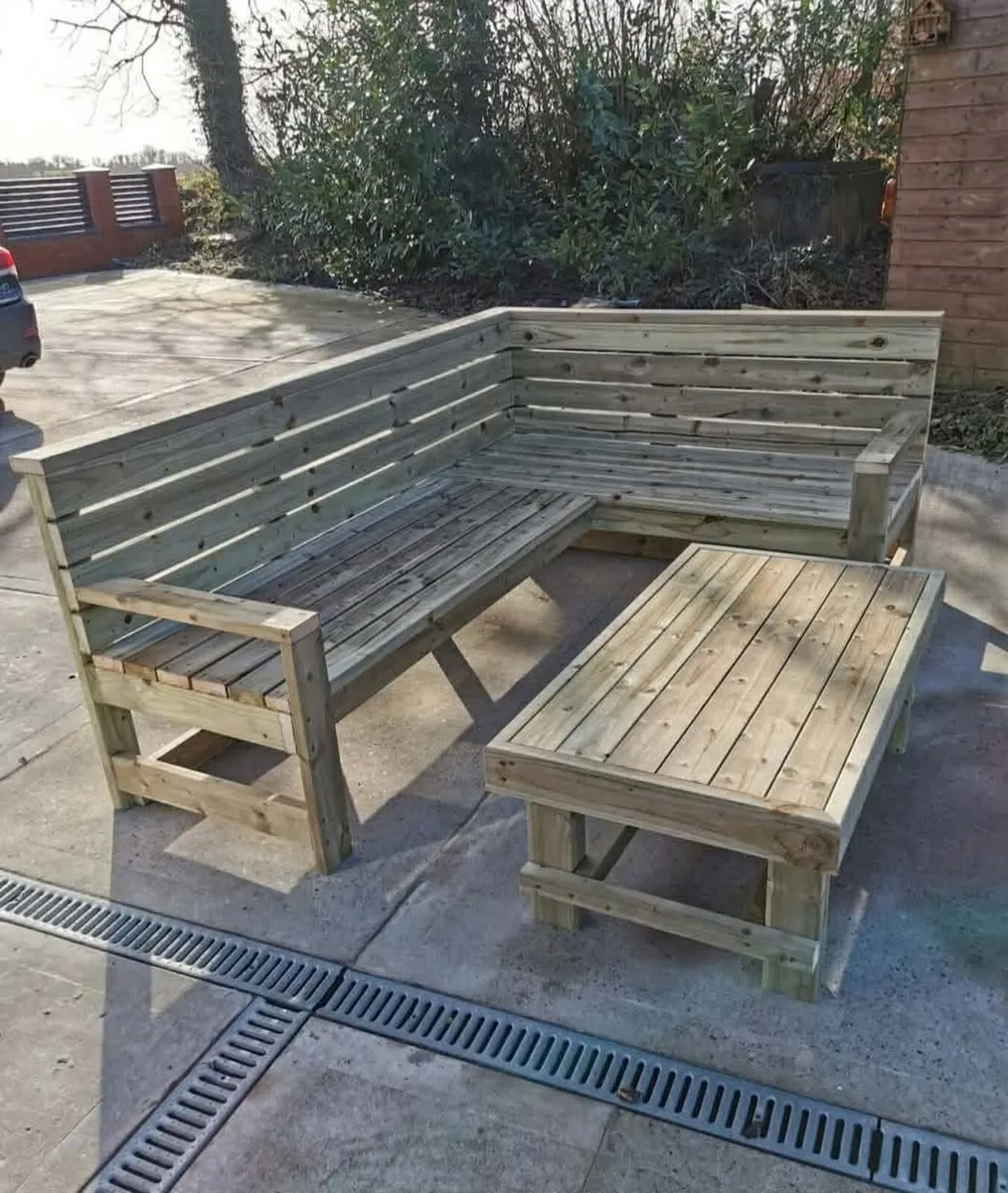Garden furniture - Image 1