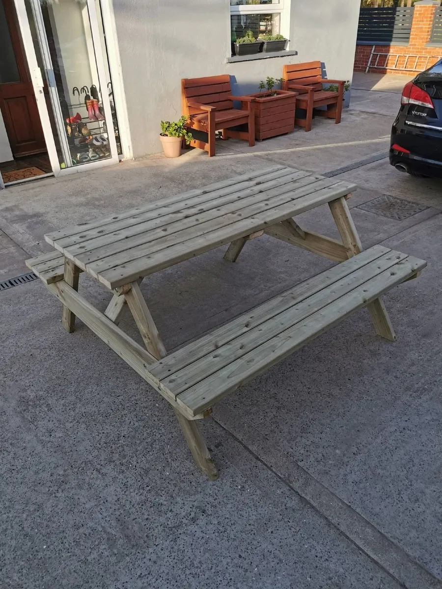 Picnic bench - Image 1