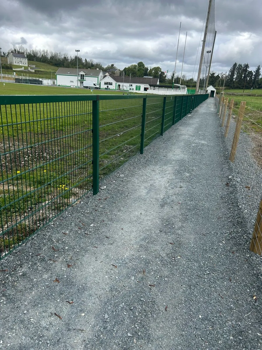 Fencing contractor - Image 2