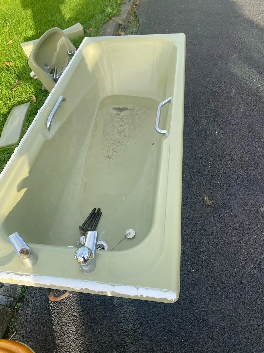 Bathroom Suite - Image 1