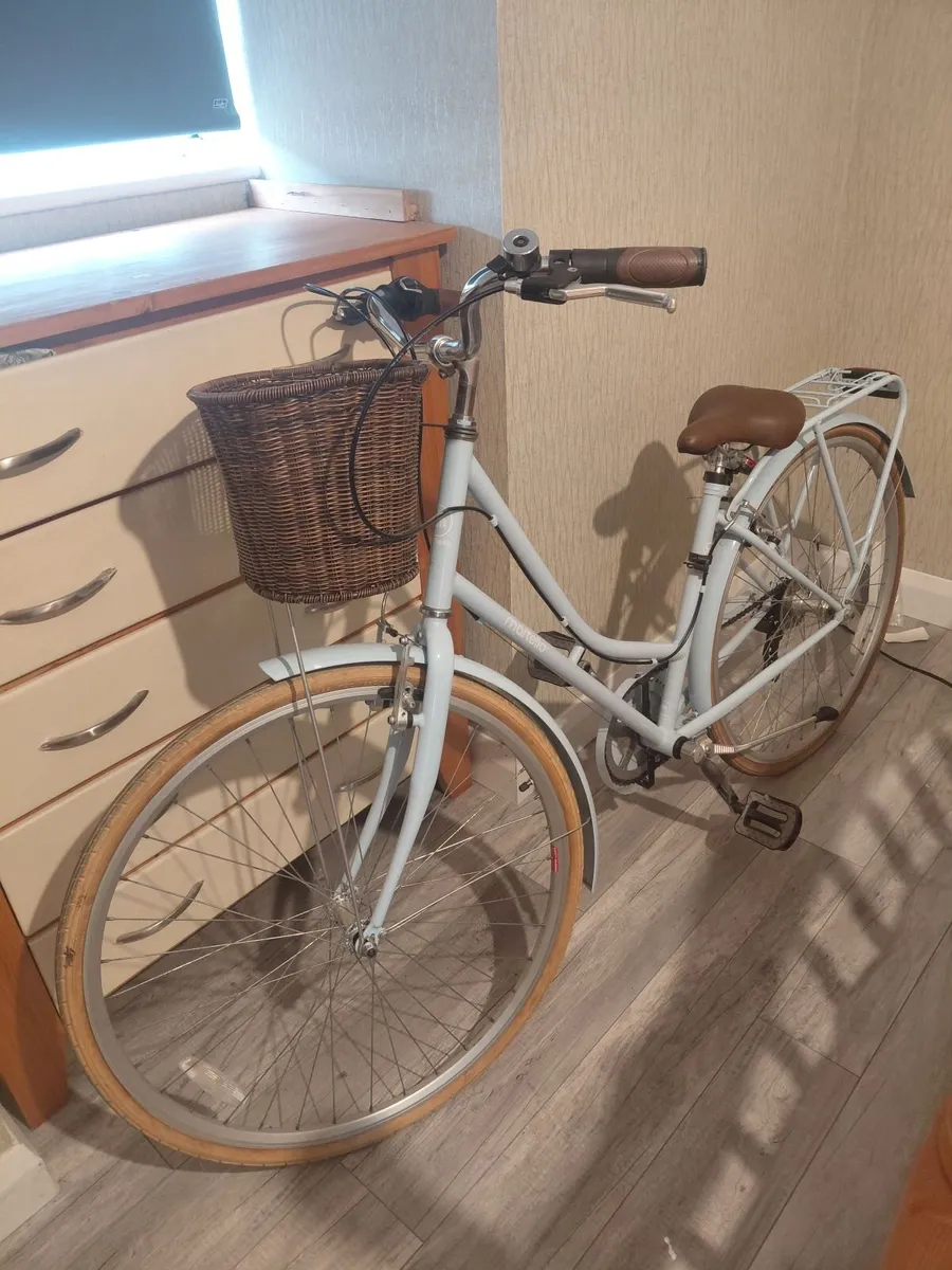 Ladies bicycle - Image 1