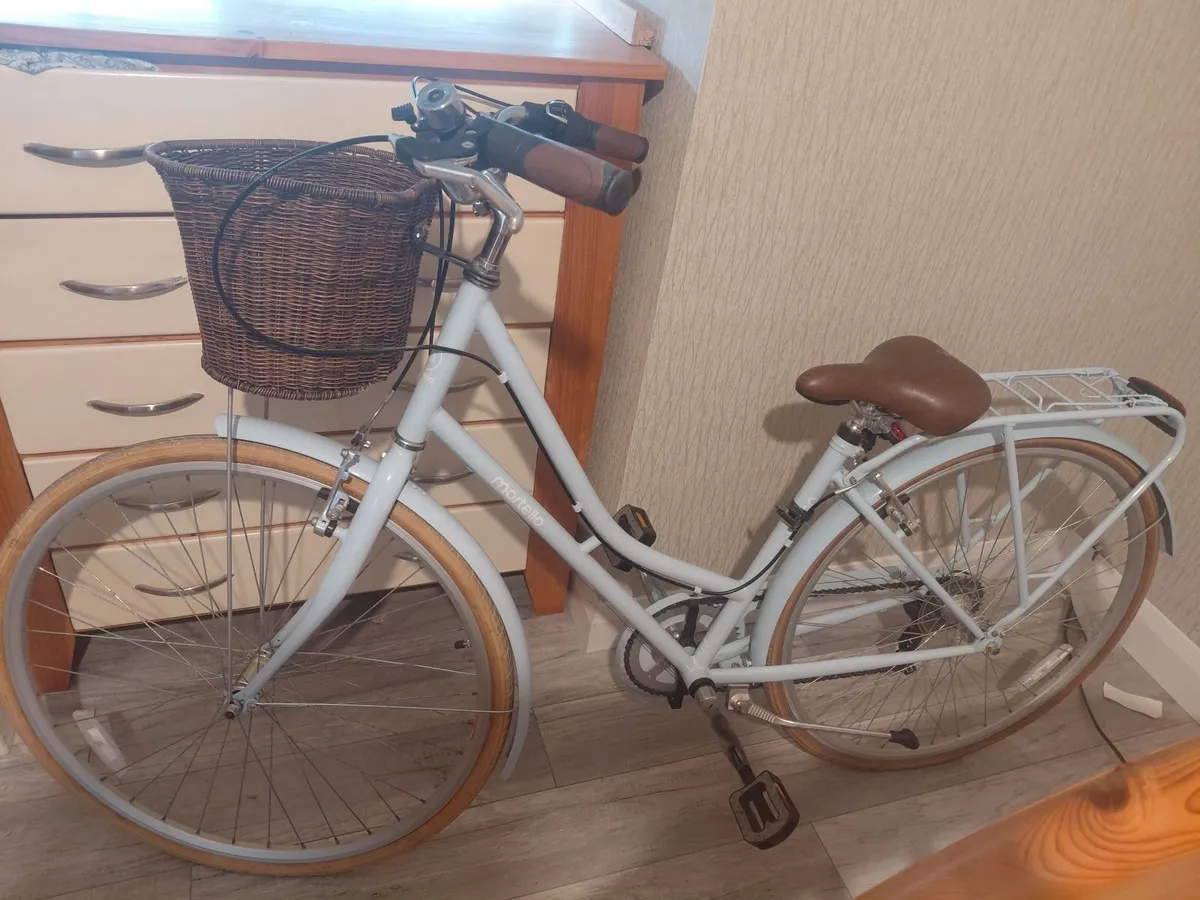 Ladies bicycle - Image 4