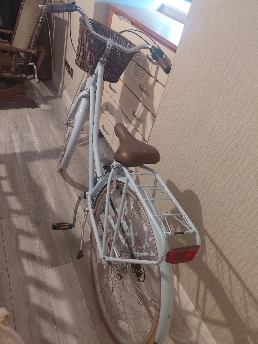 Ladies bicycle - Image 3