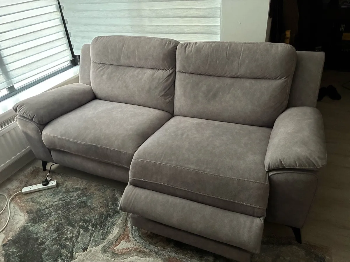 3 seater electric recliner sofa - Image 2