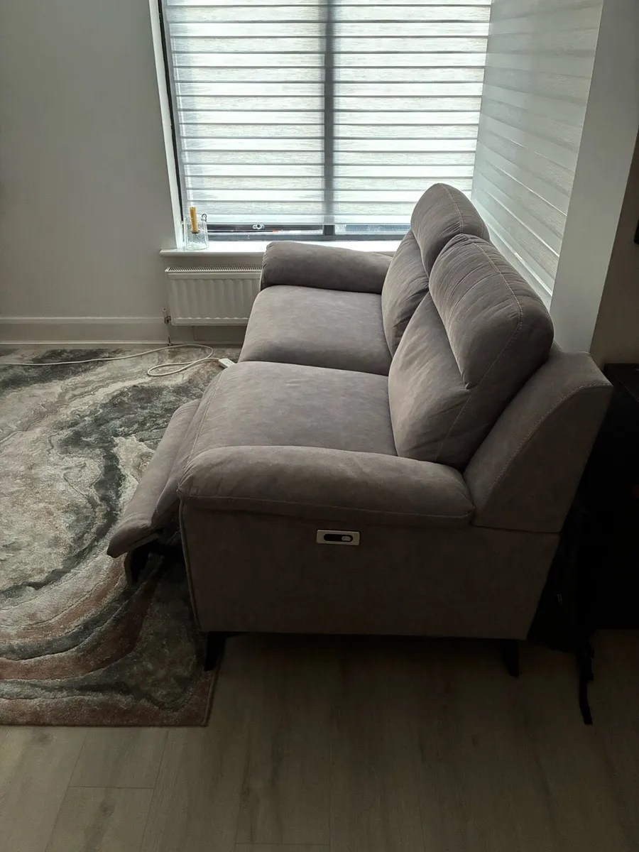 3 seater electric recliner sofa - Image 1
