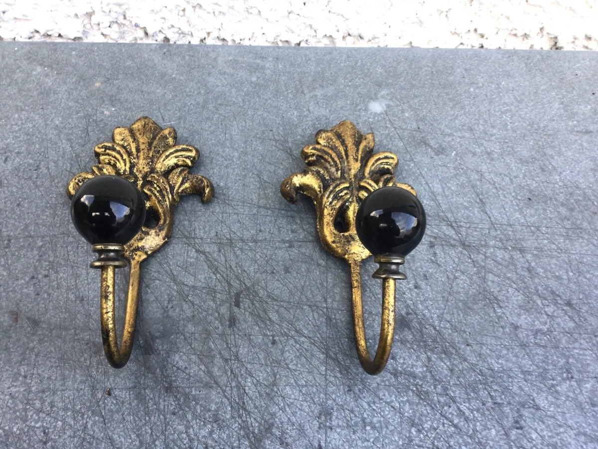 Coat hangers - Image 1