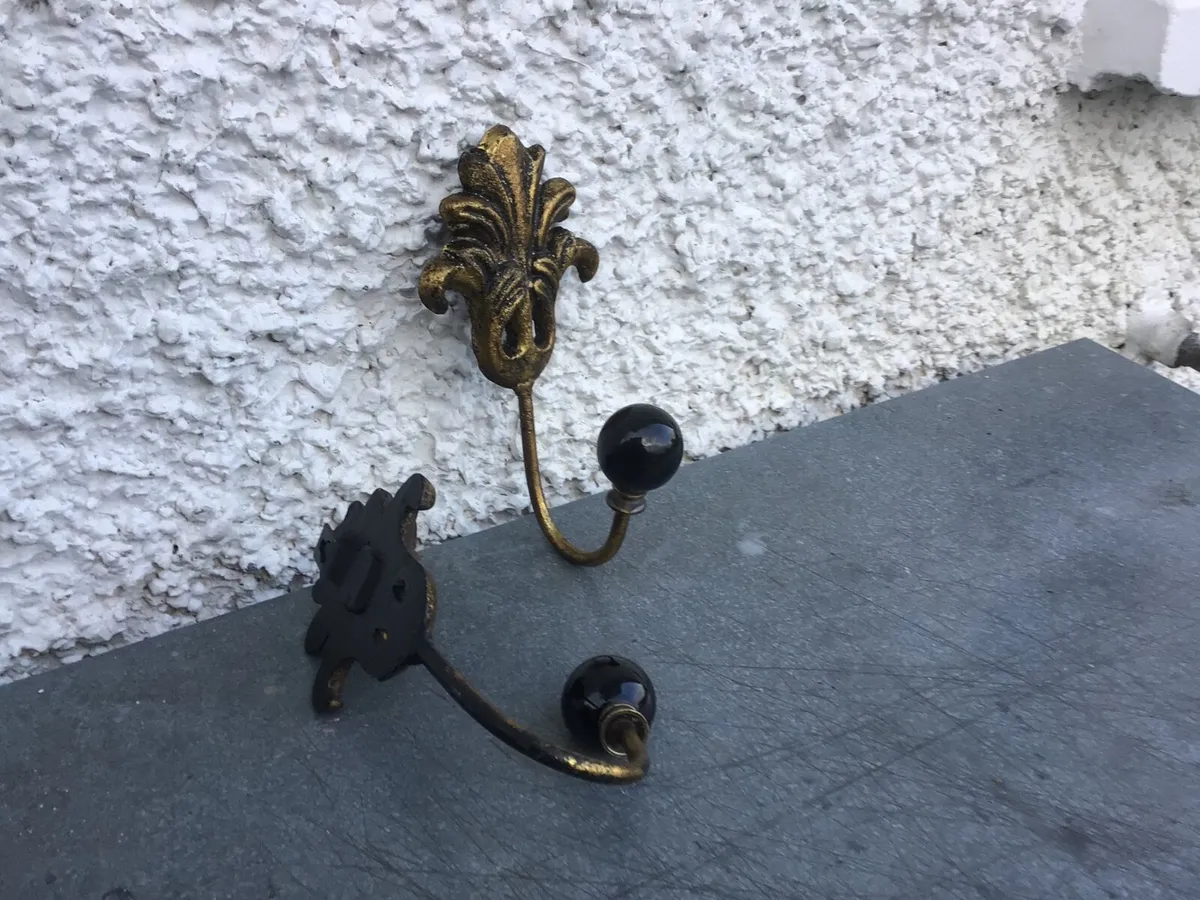 Coat hangers - Image 2