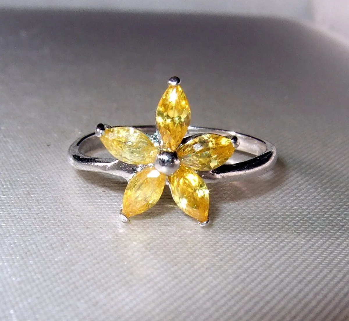 Vintage Sterling Silver Citrine Flower Ring - Image 1