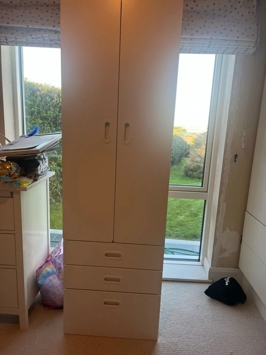 Kids wardrobe - Image 1
