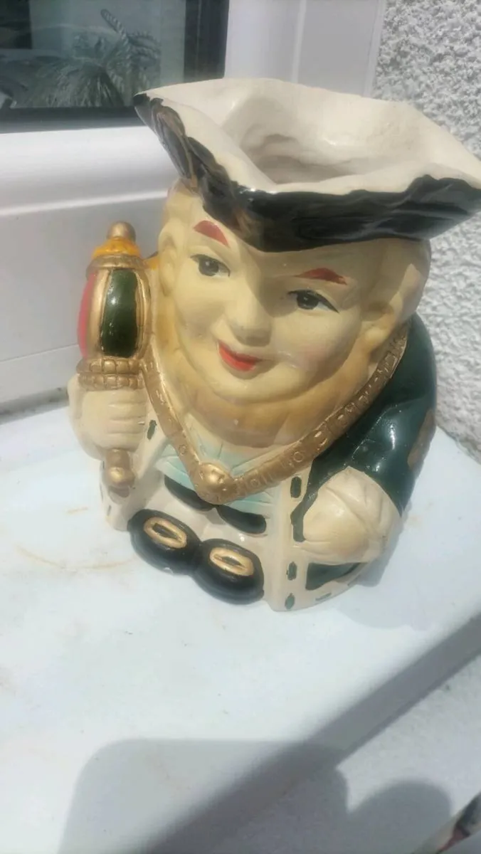 4 VINTAGE Toby JUGS - Image 1