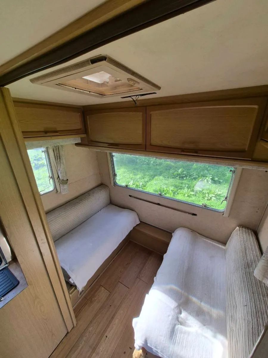 Swift Challenger 4 berth - Image 4