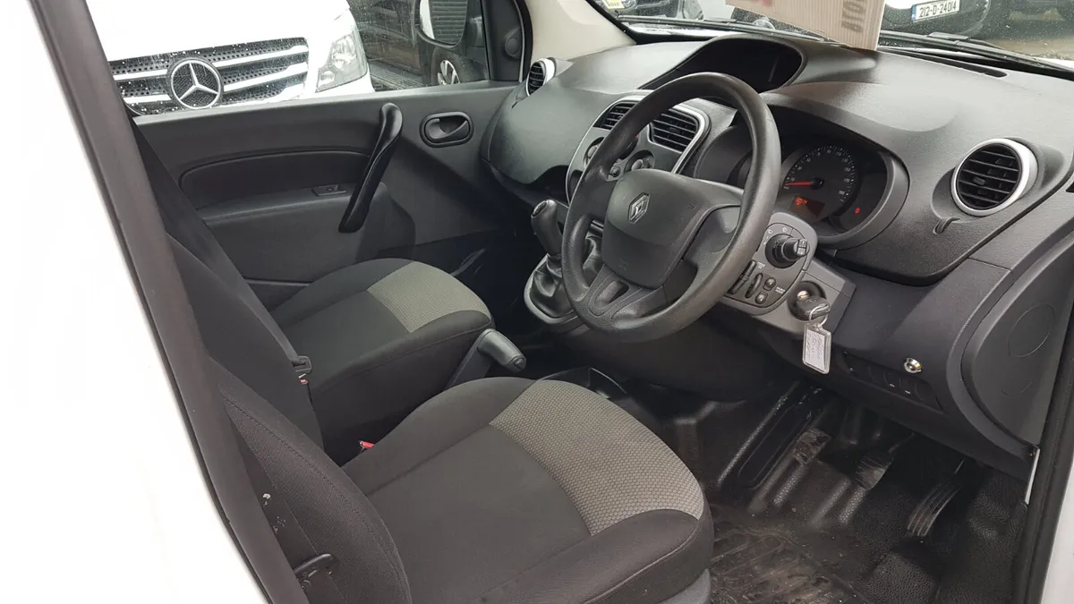 Renault Kangoo 192D 130KM AS NEW VAT INVOICE - Image 4