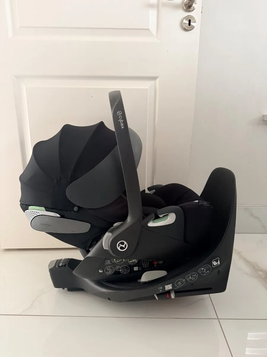 Cybex Cloud T i-Size Rotating Car Seat and Base - Image 1