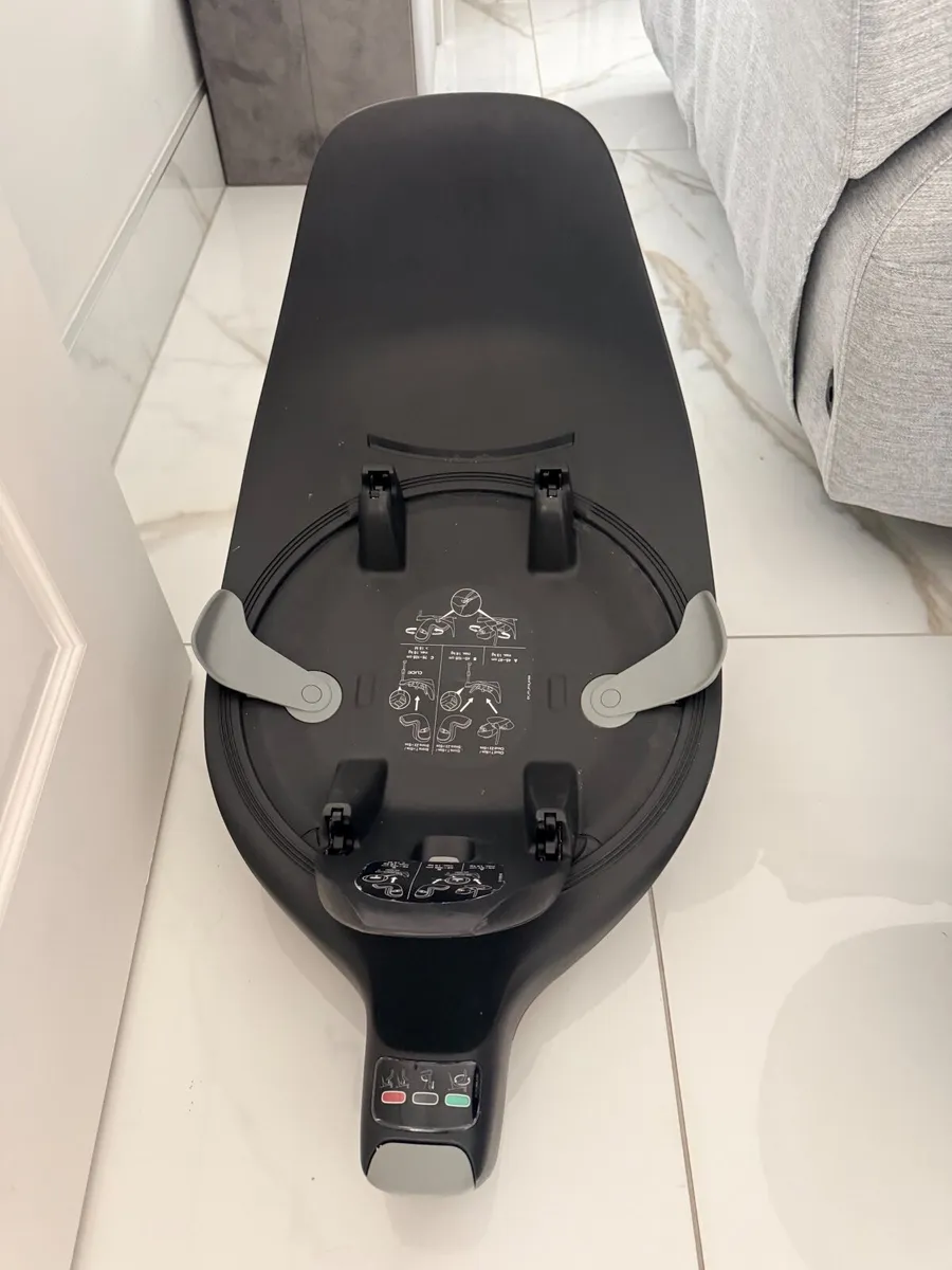Cybex Cloud T i-Size Rotating Car Seat and Base - Image 3