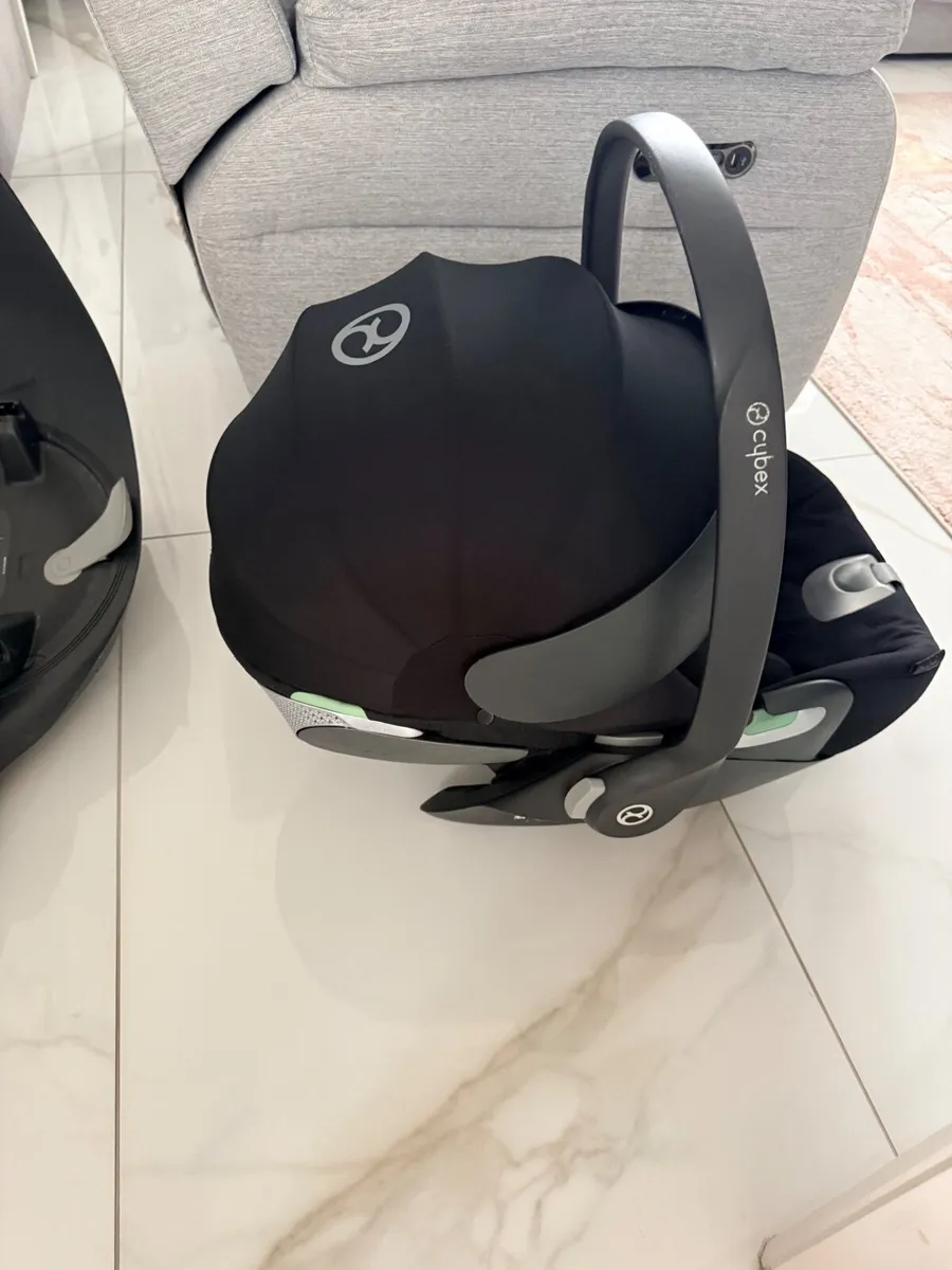 Cybex Cloud T i-Size Rotating Car Seat and Base - Image 4