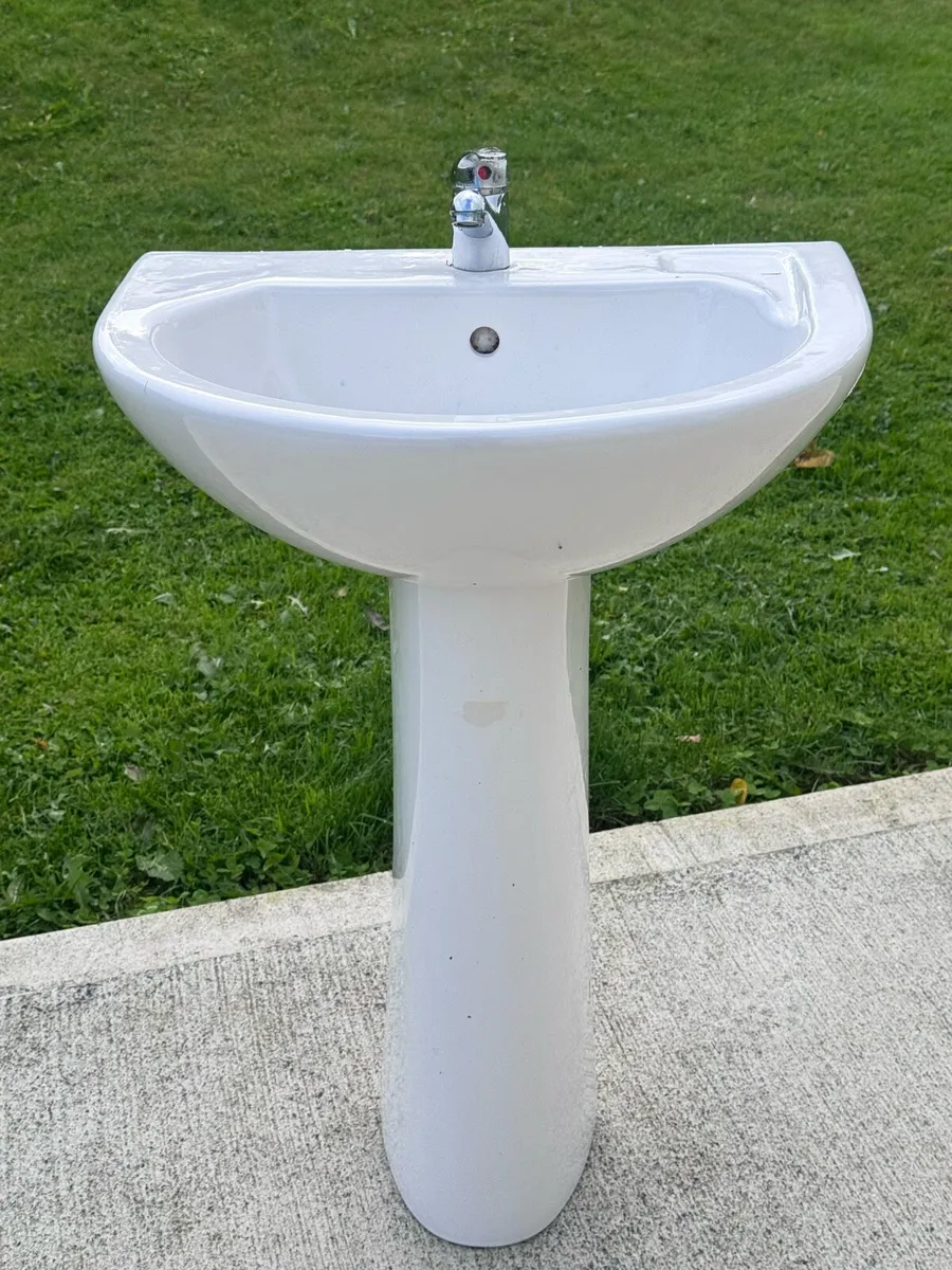 Sink & Pedestal