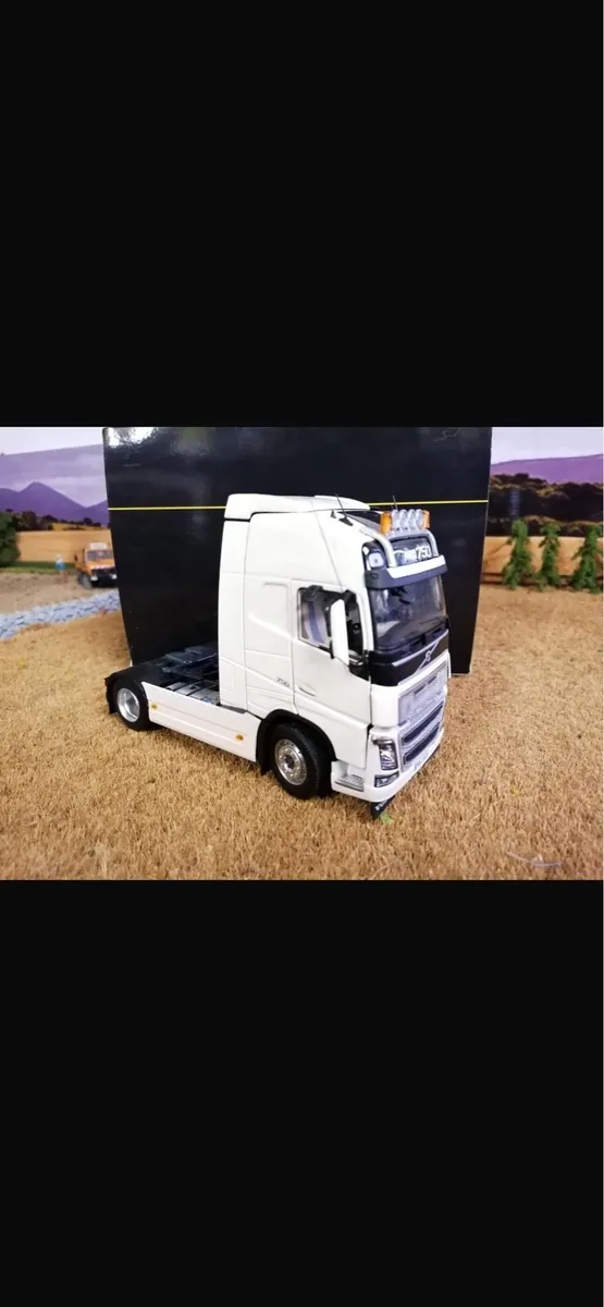 1:32 scale truck and Schmitz trailer - Image 2