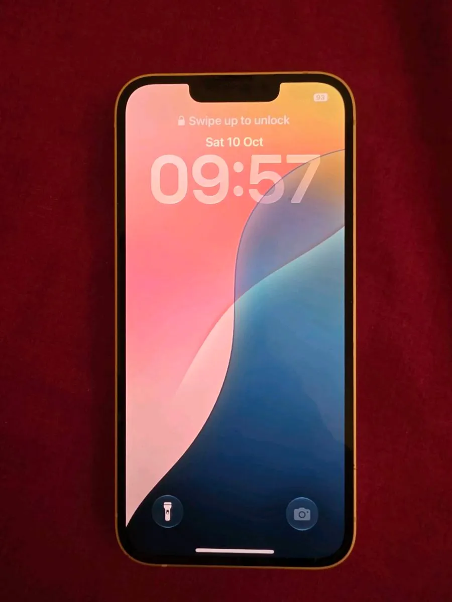 Iphone 13 128gb spotless - Image 1