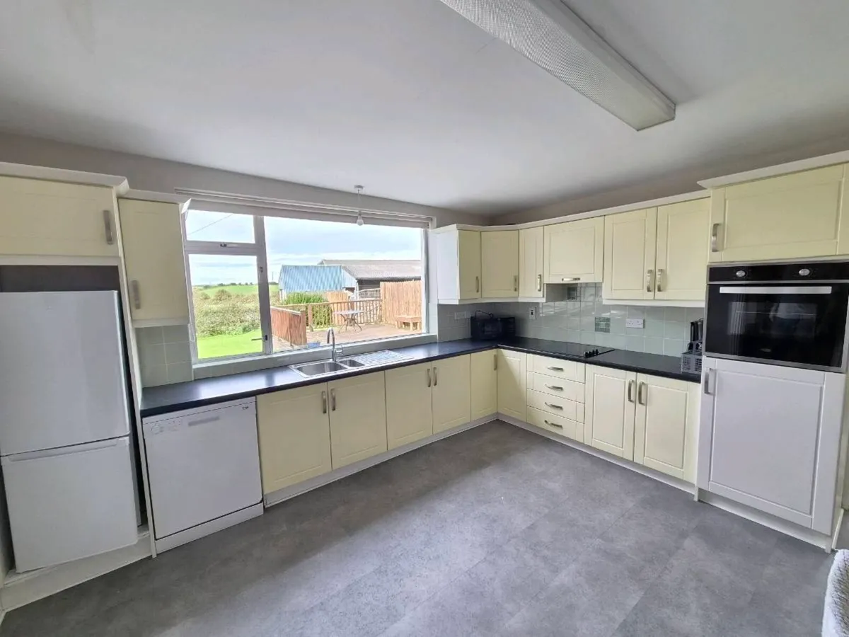Kitchen (Like New) - Image 1