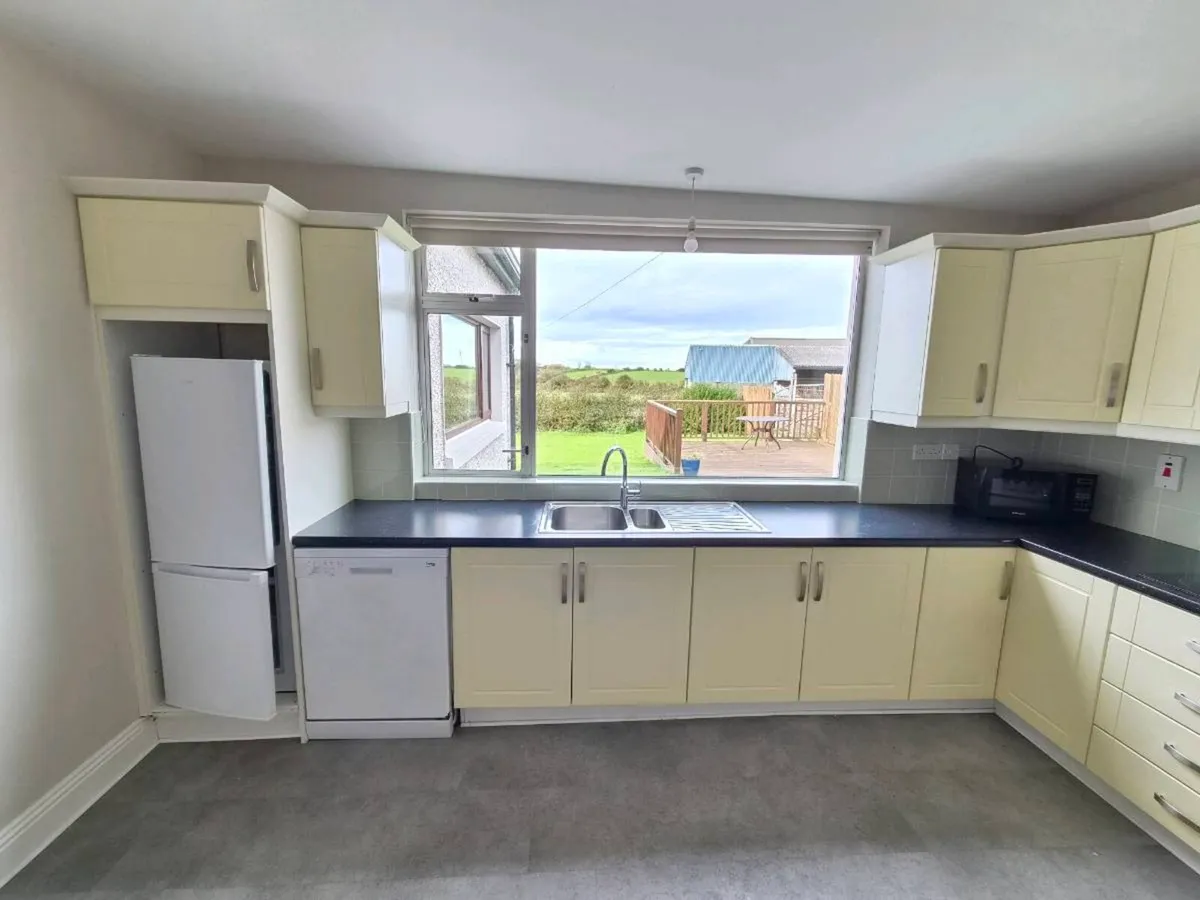 Kitchen (Like New) - Image 2
