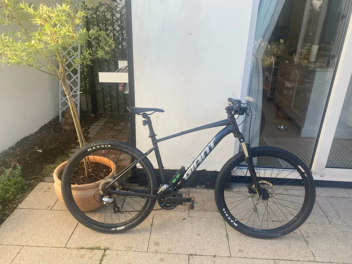 Giant Talon 3 & KLS Metal bike lock - Image 2