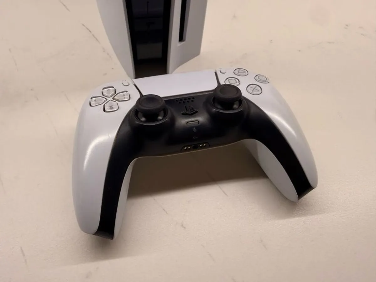 PS5 disc edition, boxed - Image 3