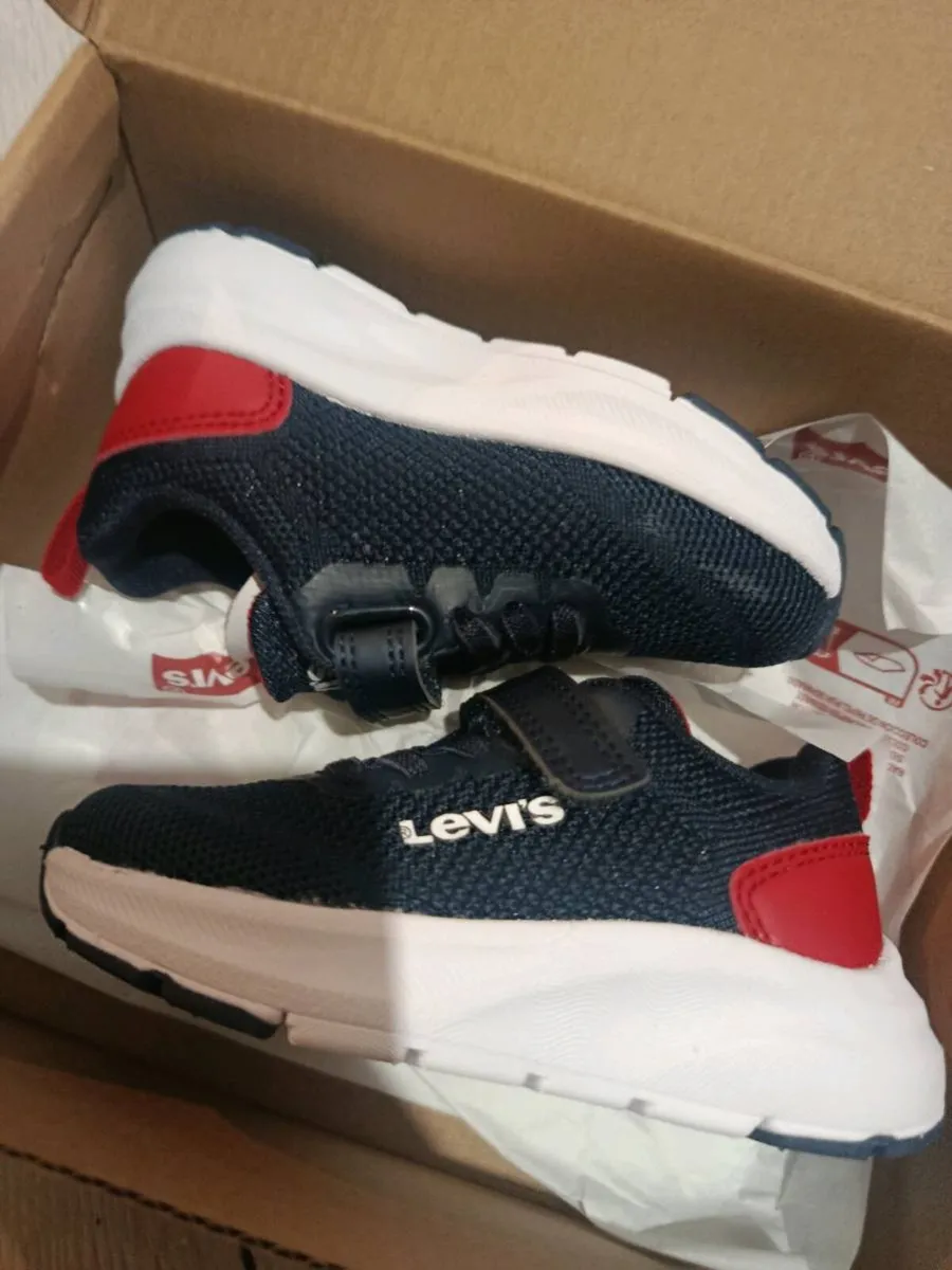 Levis kids runners size in picture (brand new) - Image 1