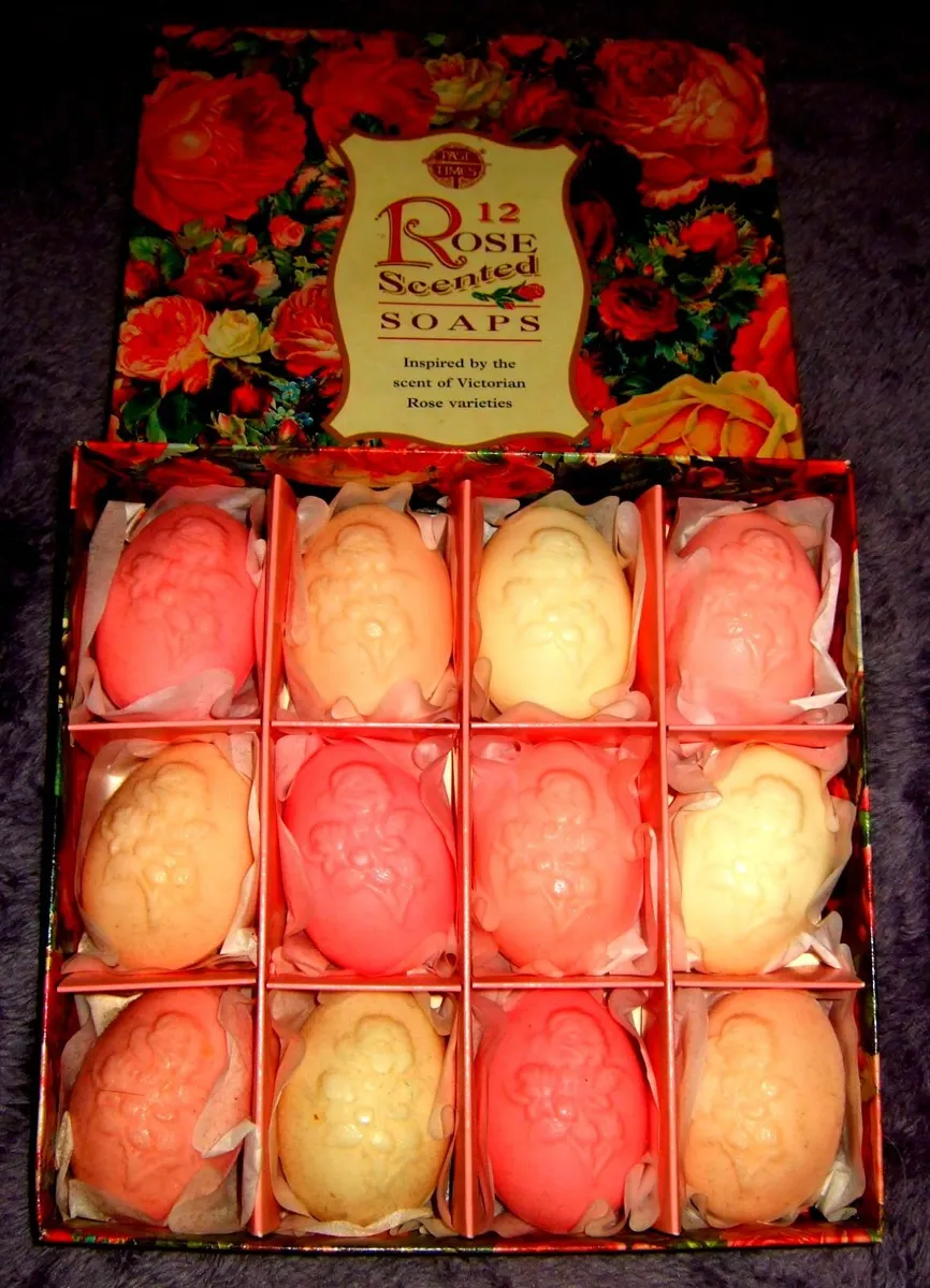 Pristine Vintage Past Times 12 Rose Scented Soaps - Image 3