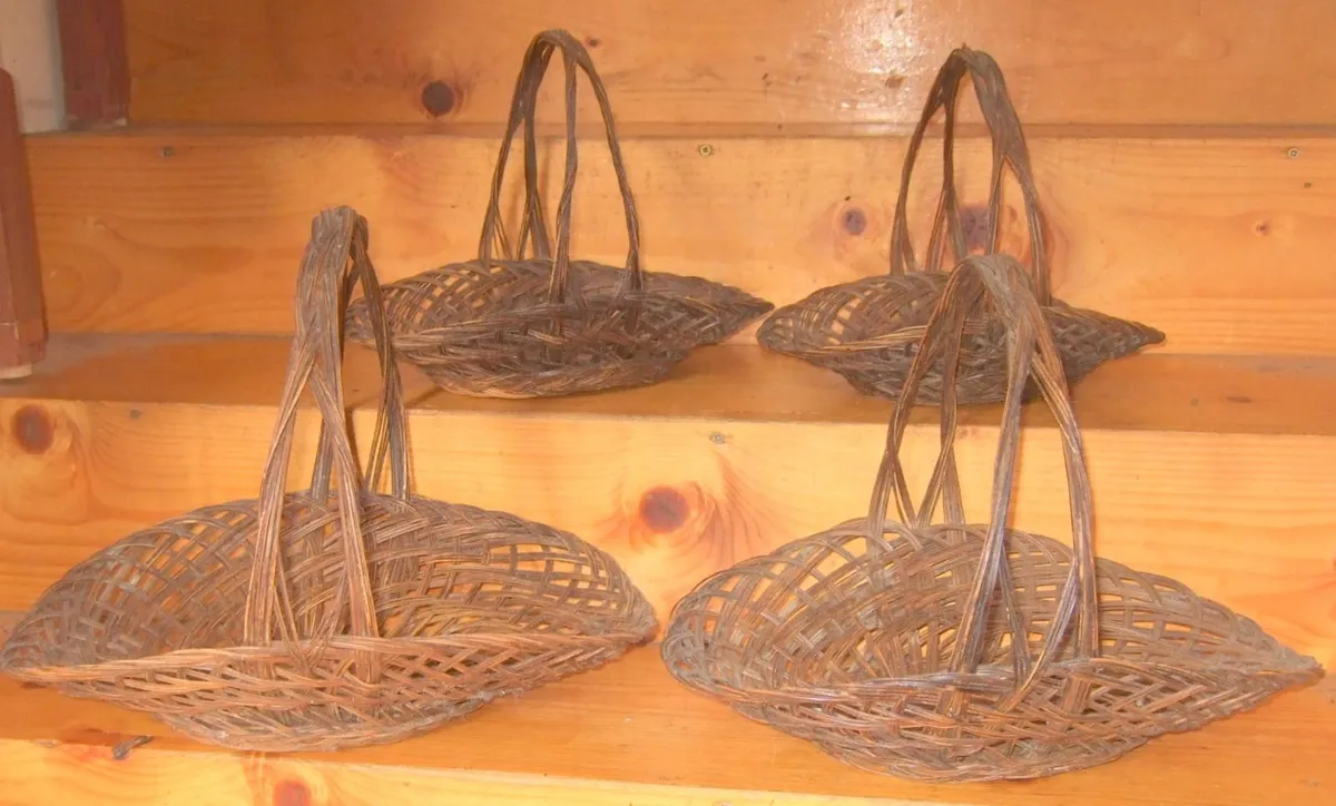 4 Pristine Vintage Woven Wicker Trugs/Baskets - Image 2
