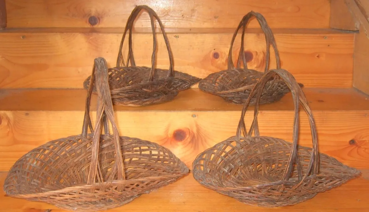 4 Pristine Vintage Woven Wicker Trugs/Baskets - Image 3