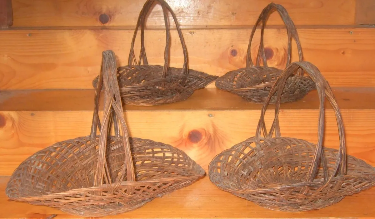 4 Pristine Vintage Woven Wicker Trugs/Baskets - Image 4