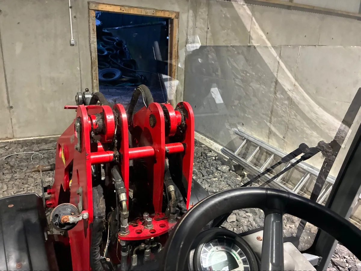 2011 weidemann 2070 lp ex 50 - Image 4