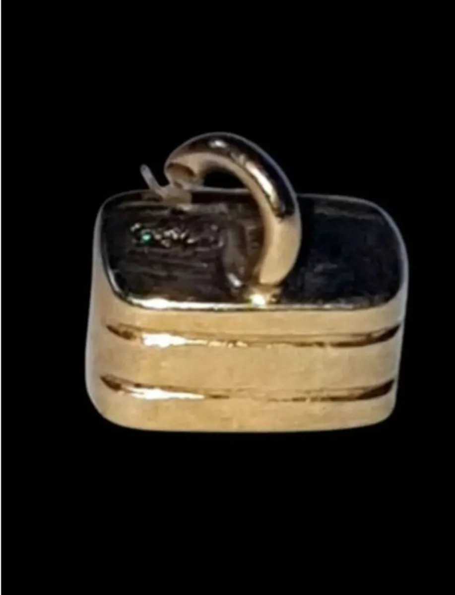 Vintage 18ct Gold Suitcase Charm / Pendant - Image 1