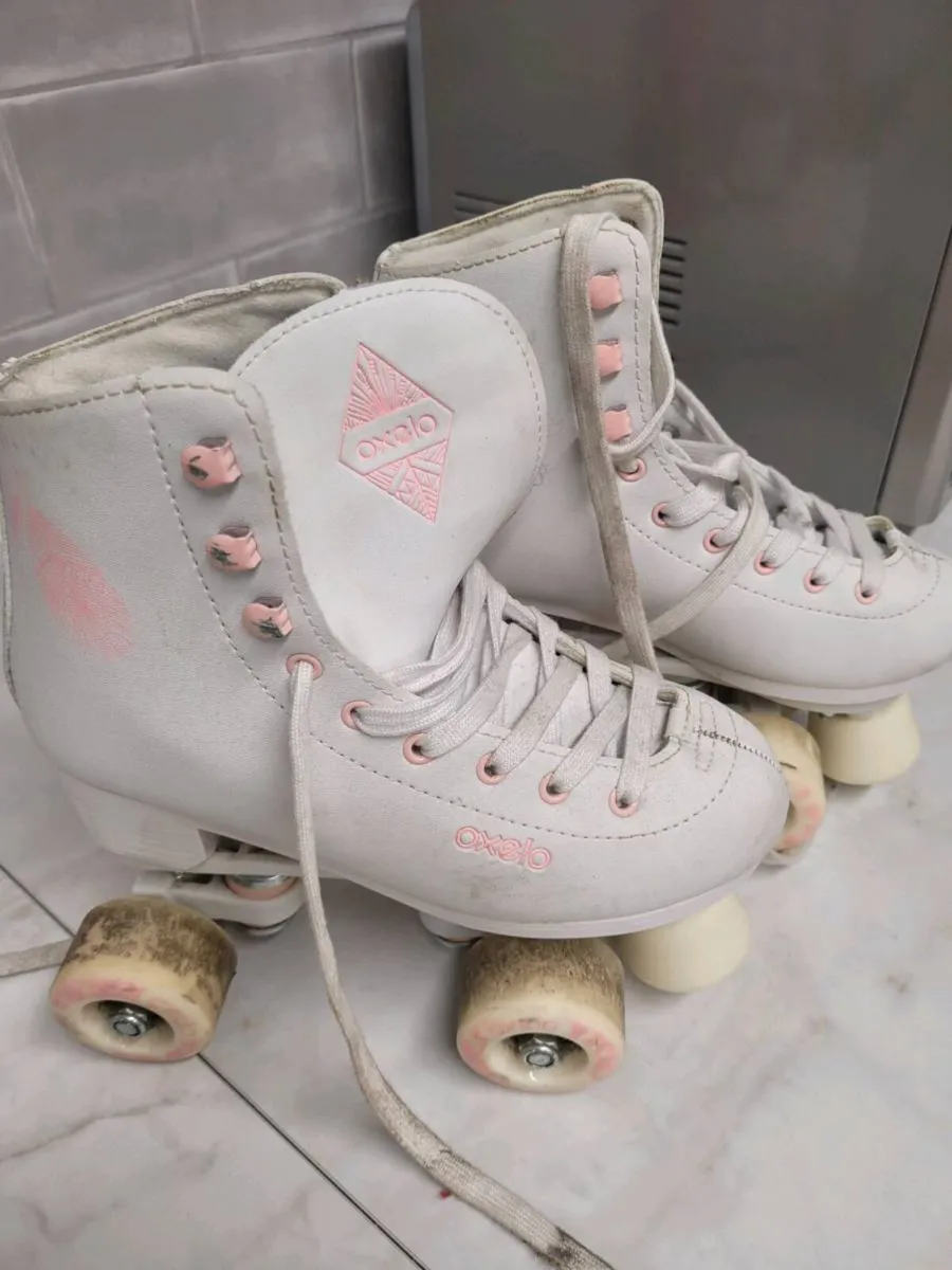 ROLLER SKATES - Image 3