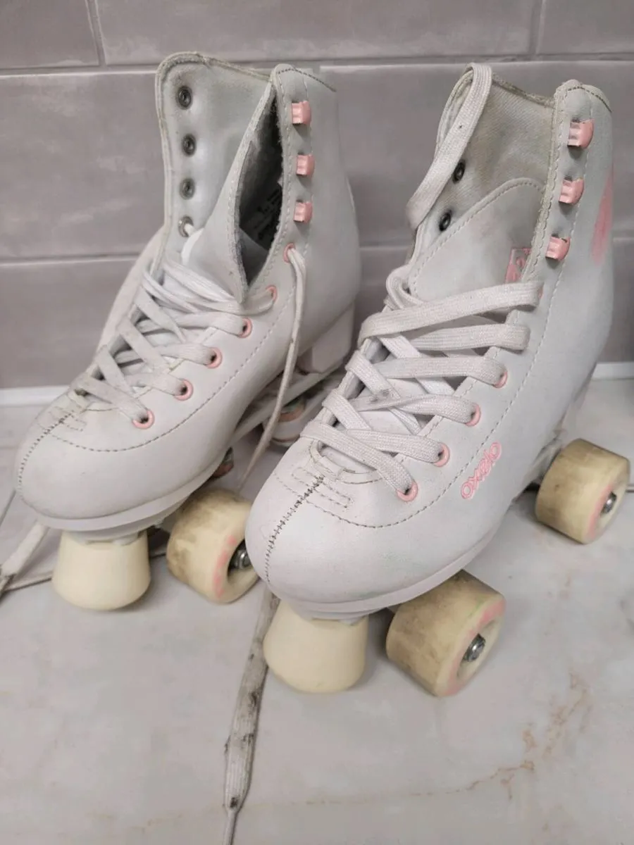 ROLLER SKATES - Image 2