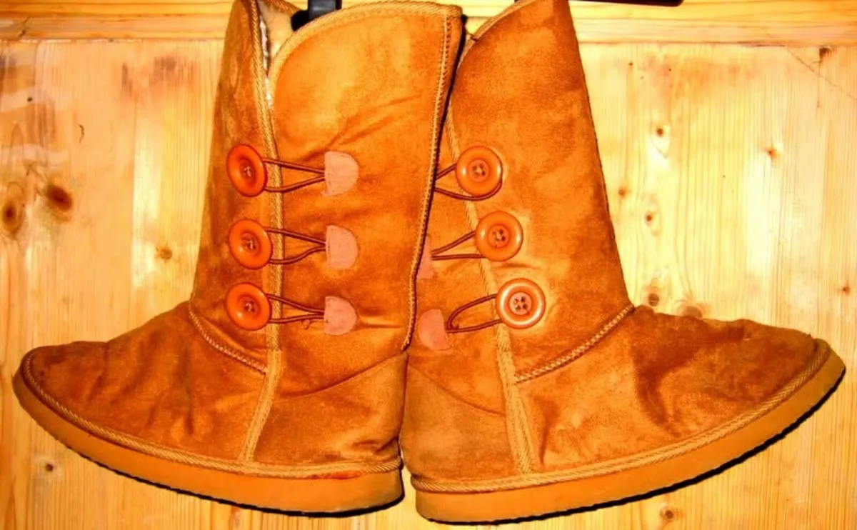 New Sheepskin Button Boots - Size 6.5 BNWT - Image 3