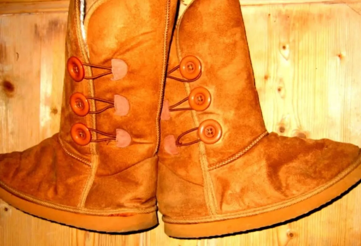 New Sheepskin Button Boots - Size 6.5 BNWT - Image 4
