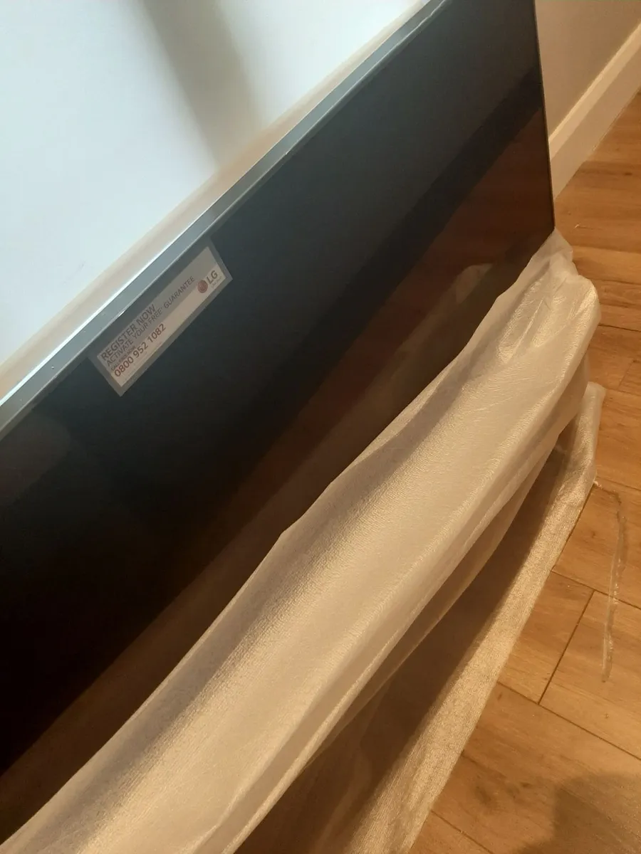 LG Smart TV - Image 1