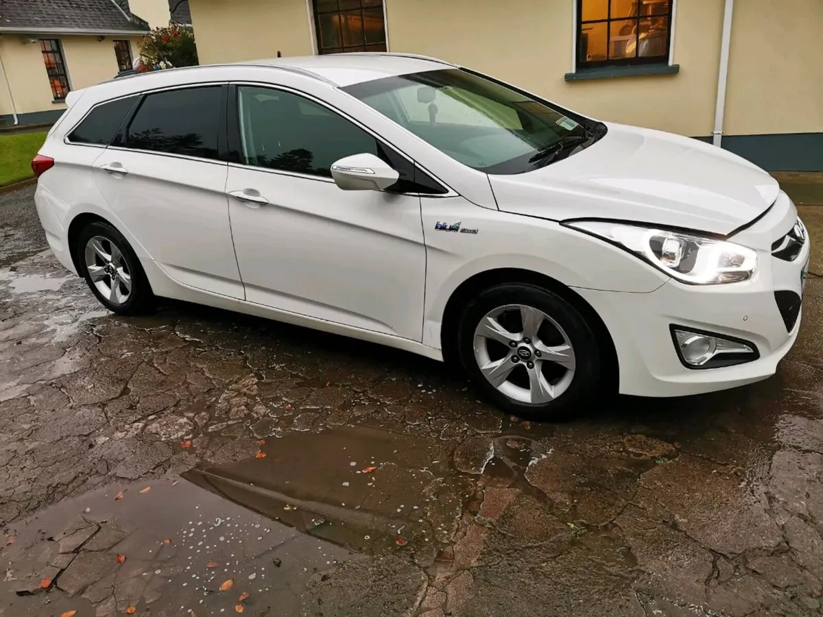 2013 Hyundai i40 1.7 CRDI estate - Image 1
