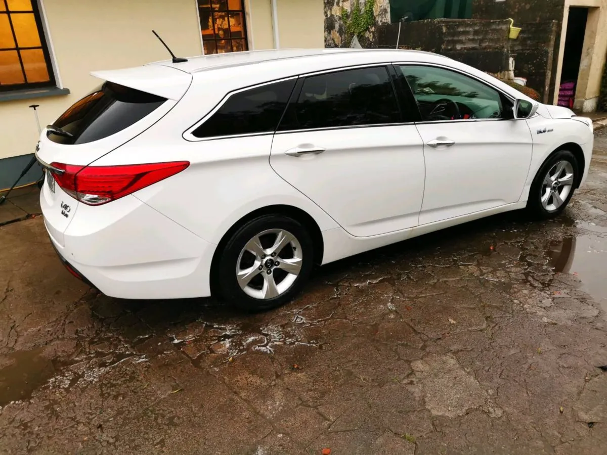2013 Hyundai i40 1.7 CRDI estate - Image 2