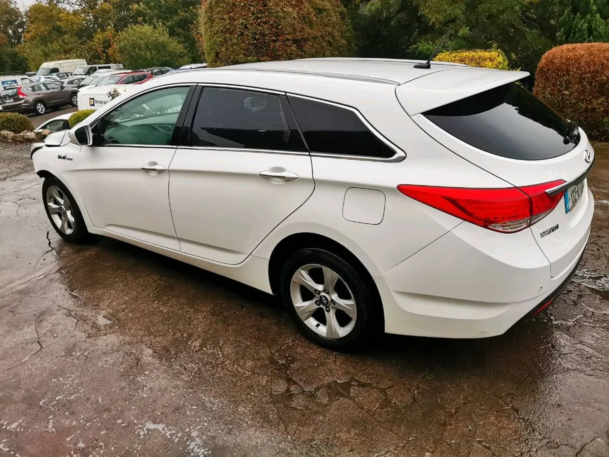 2013 Hyundai i40 1.7 CRDI estate - Image 4
